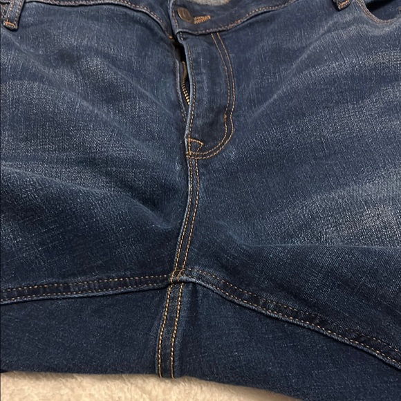 Old Navy Rockstar Super Skinny Jeans - Picture 3 of 7